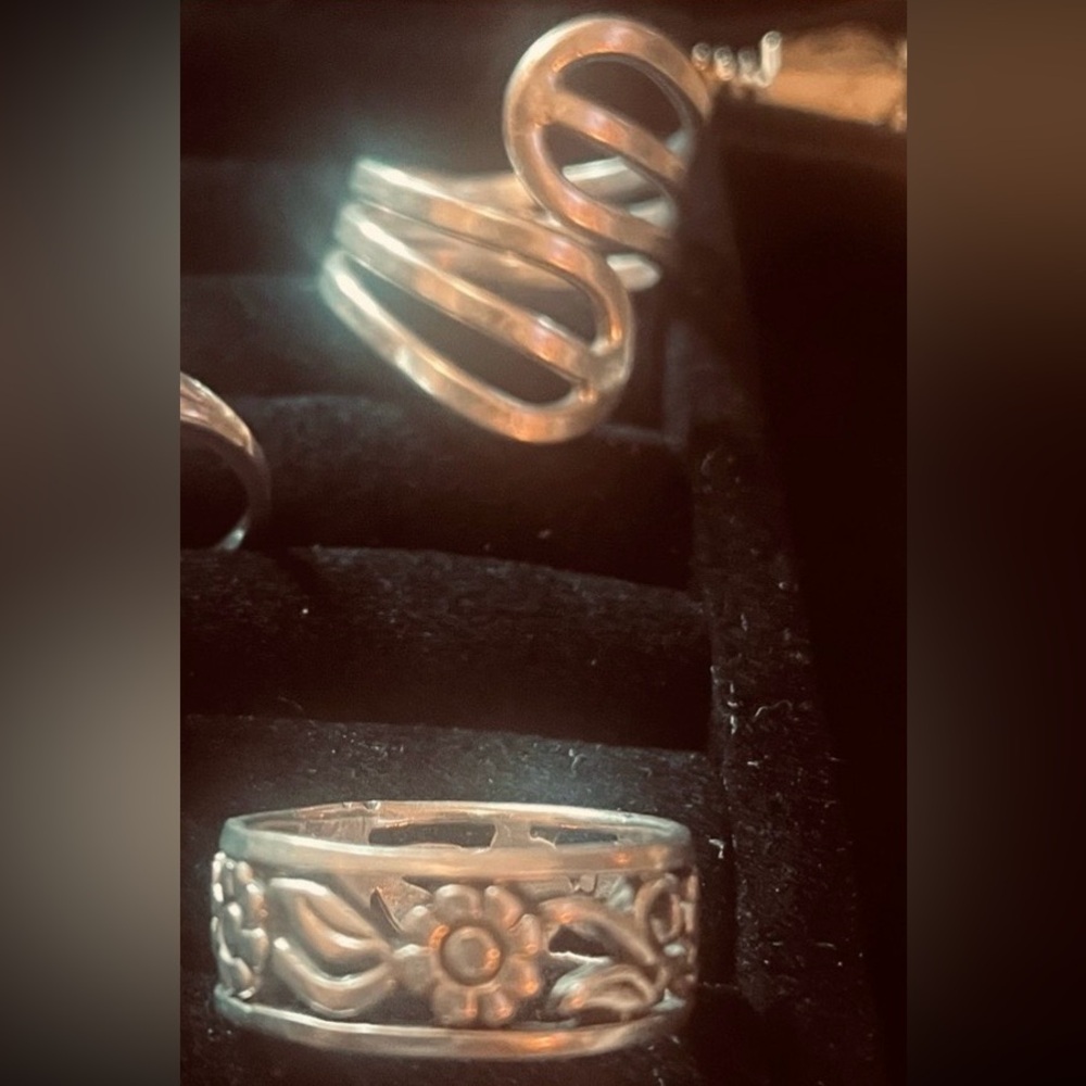 Elegant Silver Ring Set - Picture 2 of 3